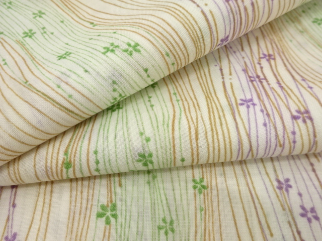  アンティーク　よろけ縞に小花模様　長襦袢地反物